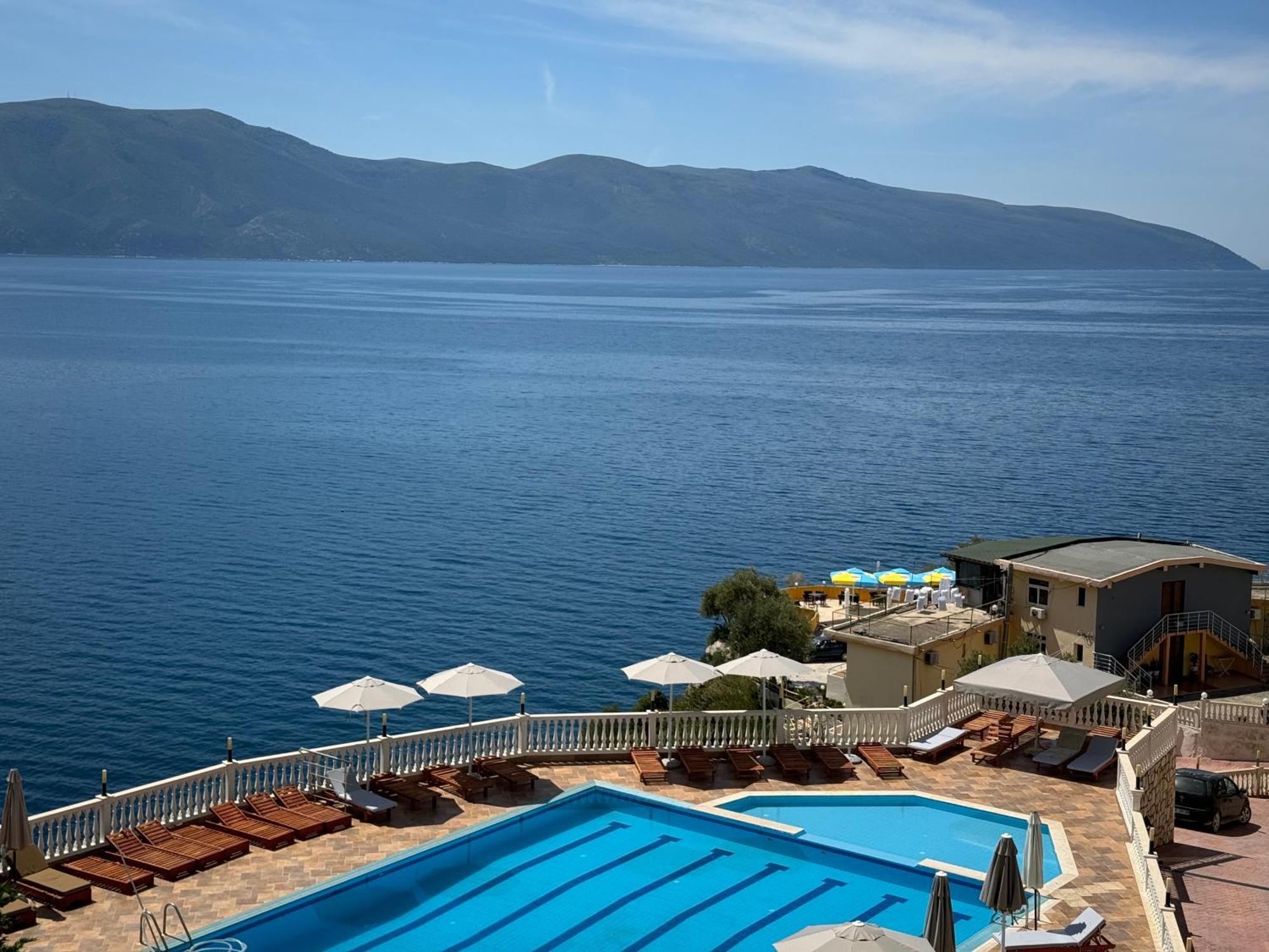 Nuna Hotel Radhimë エクステリア 写真