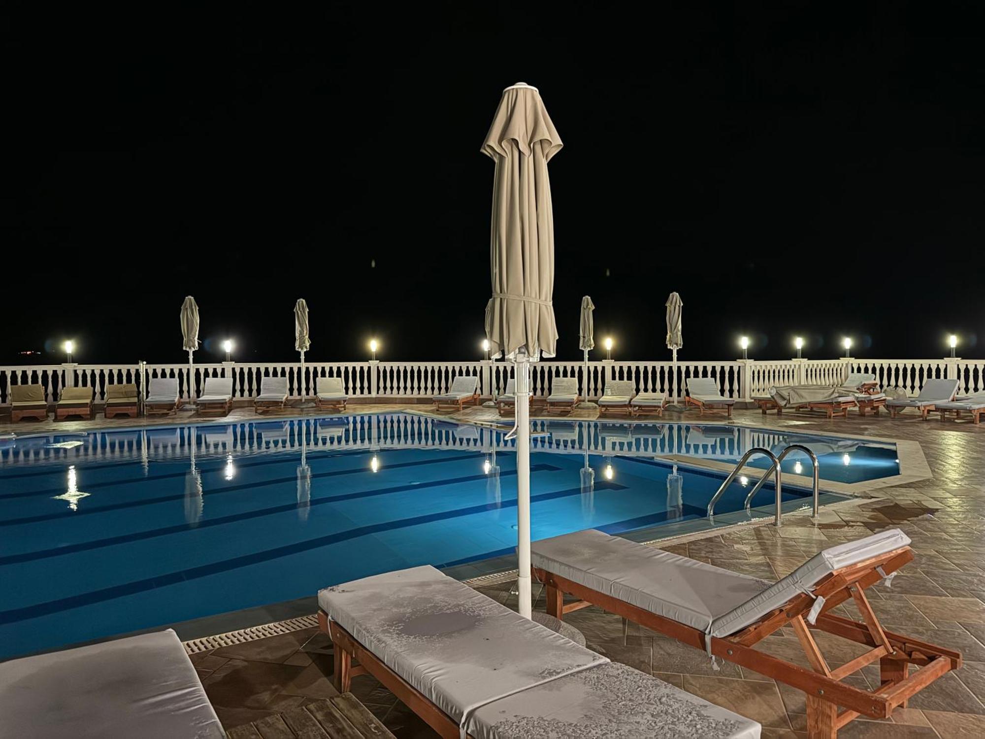 Nuna Hotel Radhimë エクステリア 写真