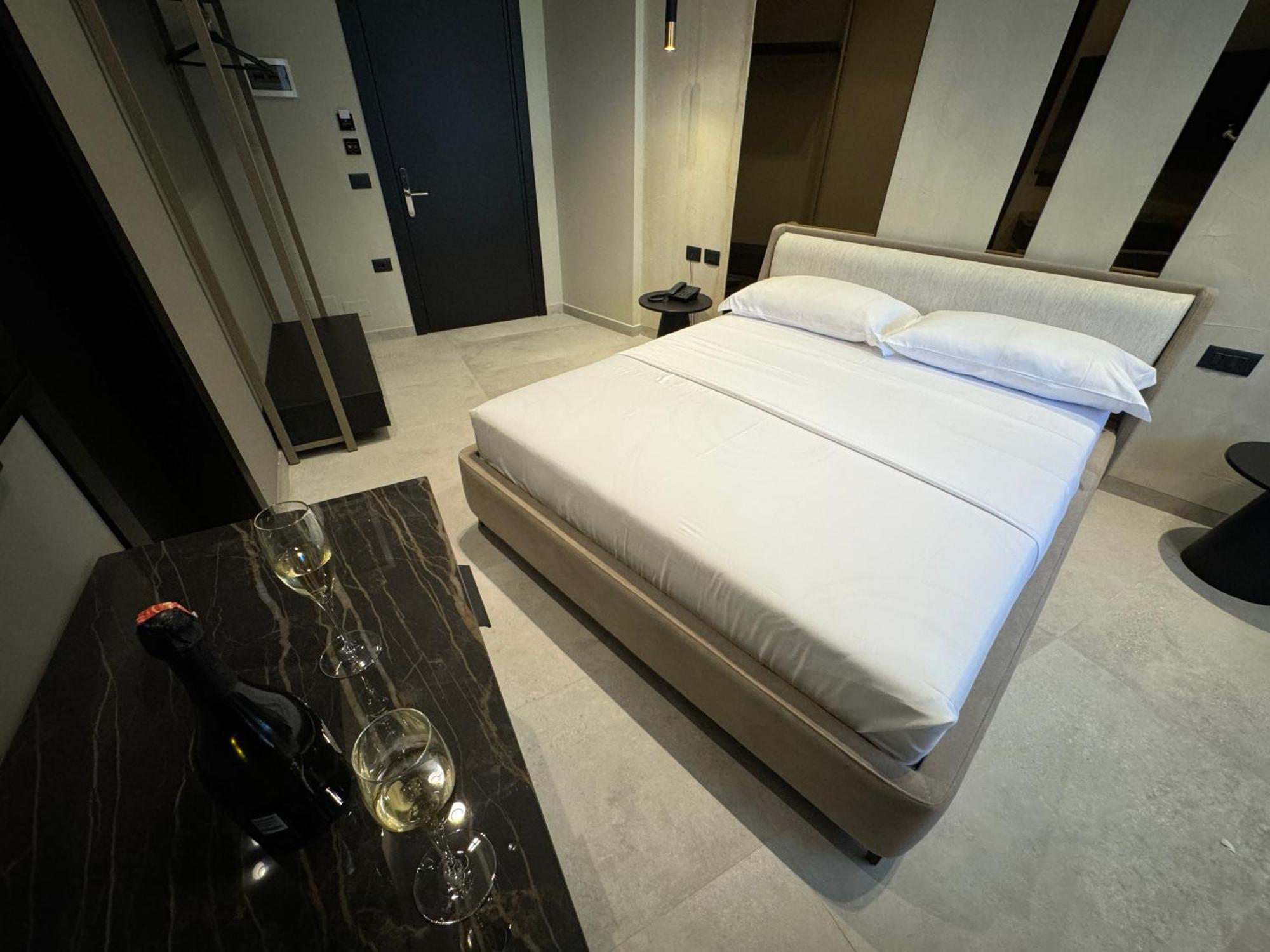 Nuna Hotel Radhimë エクステリア 写真