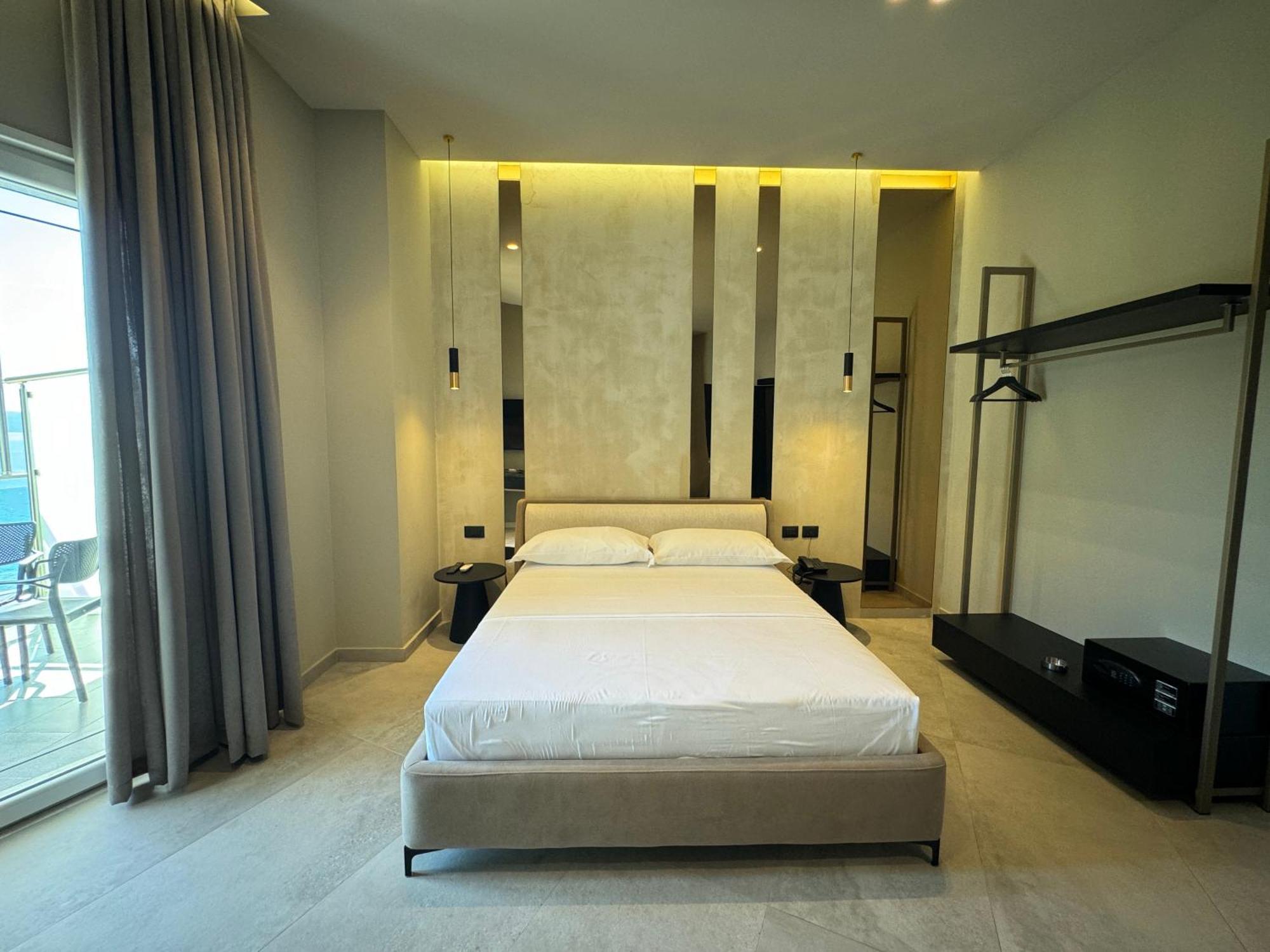 Nuna Hotel Radhimë エクステリア 写真